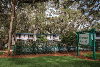 Airport Hotels Near Jekyll Island State Park In Brunswick From Queens Court