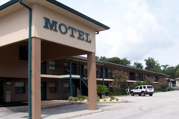 Dinner Bell Motel in Crystal River, Florida