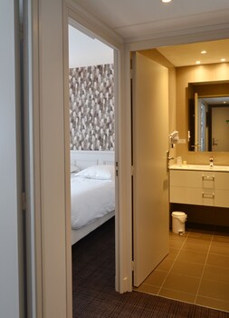 tarifs reservation hotels Hôtel-Restaurant Le Monarque