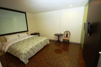 Nine Place BTS Ekamai - Hostel