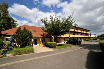 tarifs reservation hotels Hotel & Residence Moissy