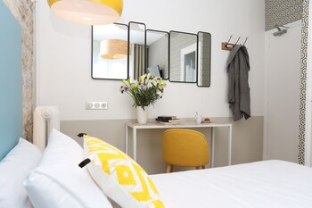 tarifs reservation hotels Le Régent Montmartre by Hiphophostels