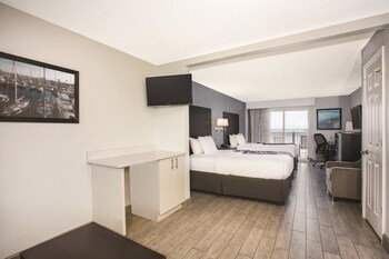 Room, 2 Queen Beds, City View
