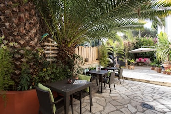 tarifs reservation hotels Hotel Le Petit Castel