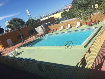 Country Hearth Inn - Kissimmee