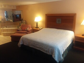 Grays Harbor Inn & Suites in Aberdeen, Washington