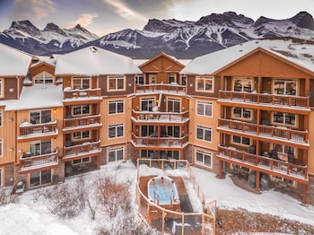 Falcon Crest Lodge by CLIQUE Falcon Crest Lodge by CLIQUE