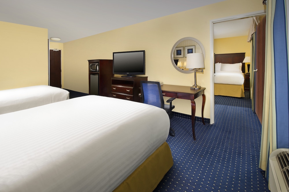 Holiday Inn Express Suites San Antonio West Seaworld Area An Ihg Hotel Bexar 2 3 0 Price Address Reviews