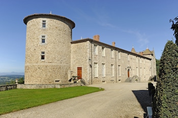 tarifs reservation hotels Château de Vollore