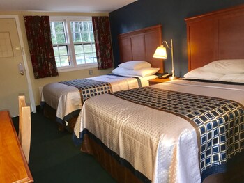 Swiss Chalets Village Inn in Intervale, New Hampshire