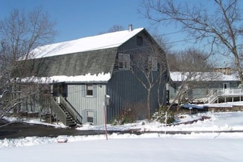 Red Bud Cove Bed & Breakfast Suites in Hollister, Missouri
