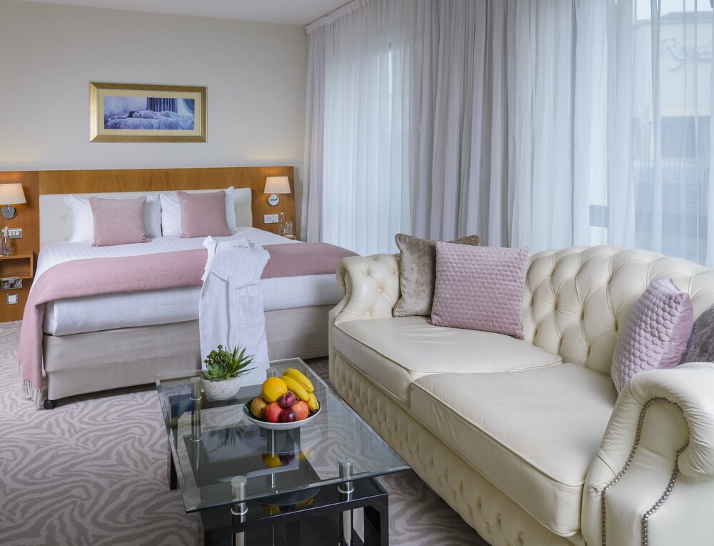 The Ellison Formerly The Harlequin Hotel Mayo 2 3 1 Price