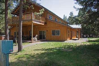 DiamondStone Guest Lodges in La Pine, Oregon