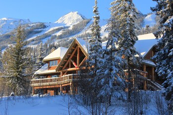 Vagabond Lodge at Kicking Horse Resort Vagabond Lodge at Kicking Horse Resort