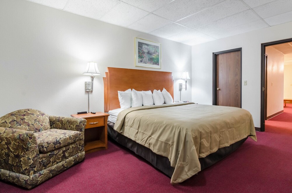 Quality Inn Suites Salina Hotel Details Page Makemytrip Com
