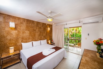 Deluxe Room ( Meals and Drinks in our Rest over la Quinta Avenida and 10th Ave)
