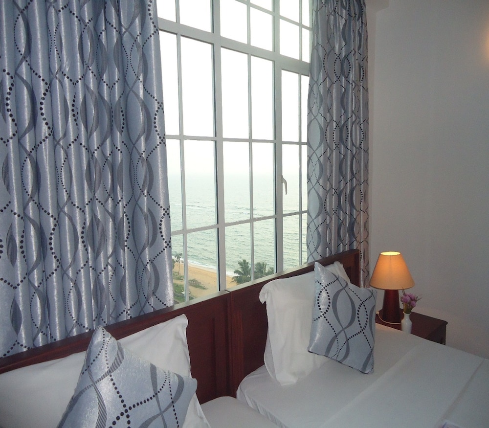 Global Towers Hotel Apartments Colombo Price Address Reviews