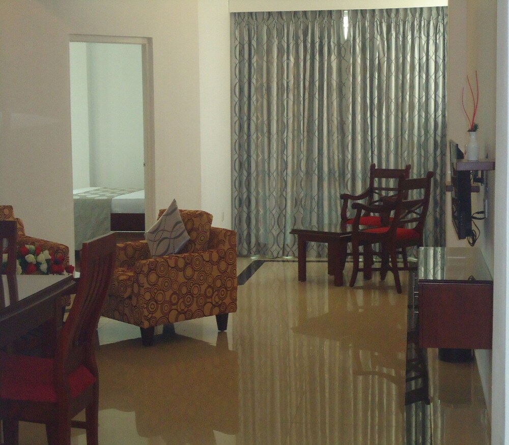 Global Towers Hotel Apartments Colombo Price Address Reviews