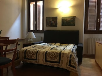 Prenota Hotel San Longino 26