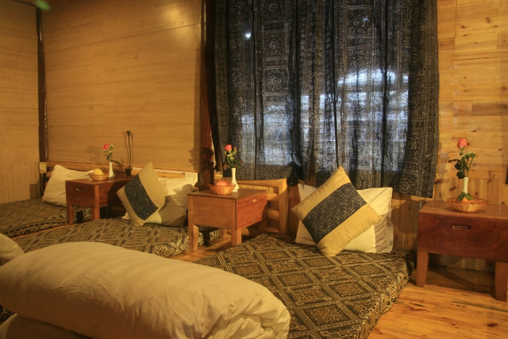 Tavan Riverside Homestay - Hostel