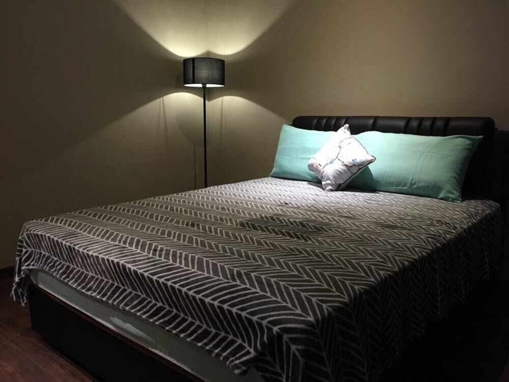 Modern Downtown Oasis Aloha Suite
