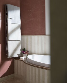 Apartament typu Junior Suite, taras, widok na jezioro (Prestige)