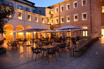 tarifs reservation hotels Hotellerie Notre Dame de Lumieres