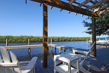 Pirate's Pointe Resort Pirate's Pointe Resort