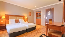 121 Paris Hotel