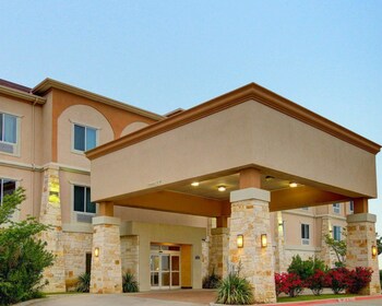 Comfort Inn And Suites Alvarado in Alvarado, Texas