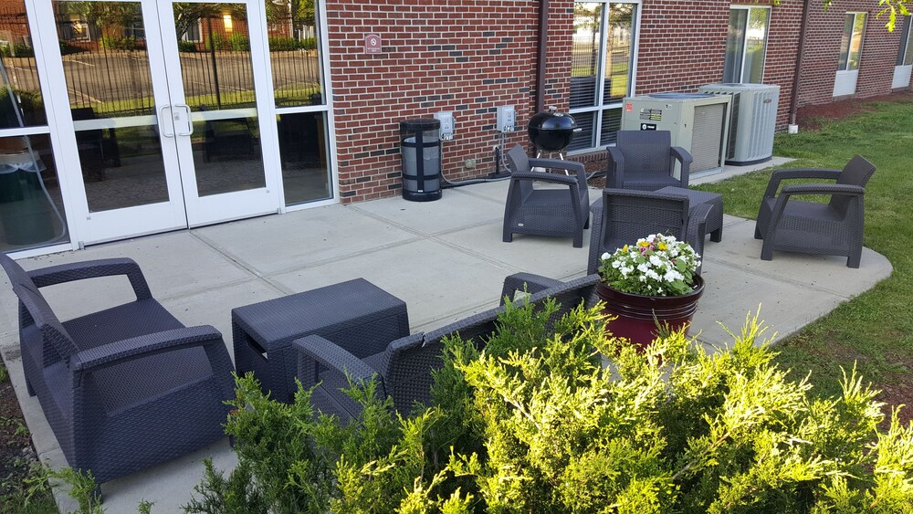 Comfort Suites Urbana Champaign University Area Hotel Details
