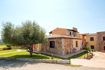 Albergo Residenziale Li Troni Albergo Residenziale Li Troni