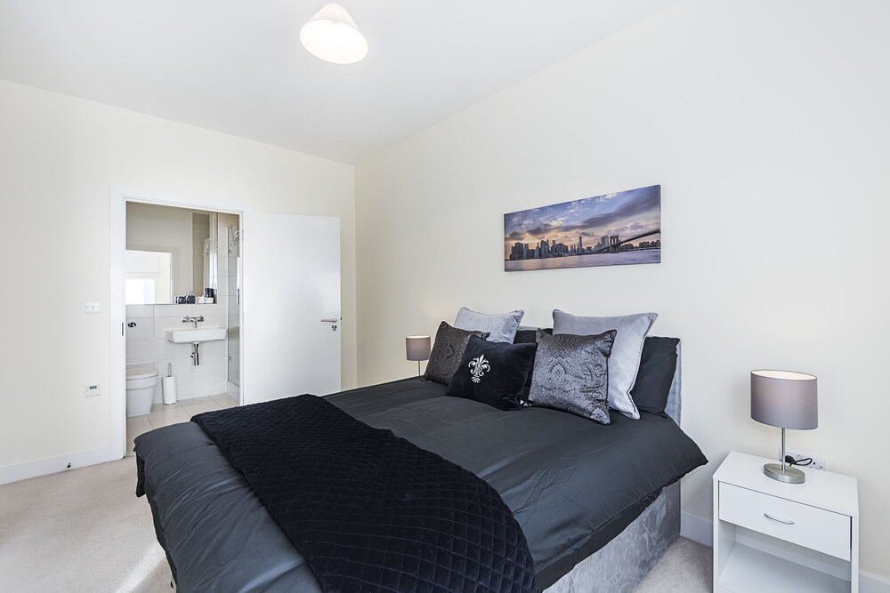 HERON HOUSE APARTMENTS