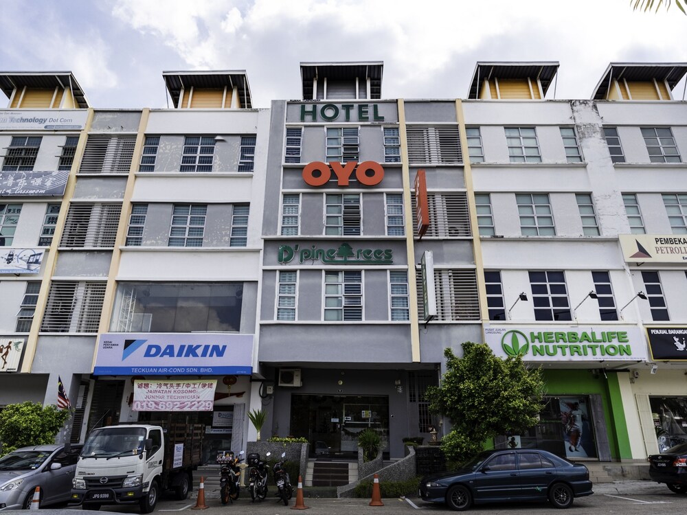 Oyo 614 D Pinetrees Hotel Standard Johor Bahru Start From Inr 186252 Per Night Price Address Reviews