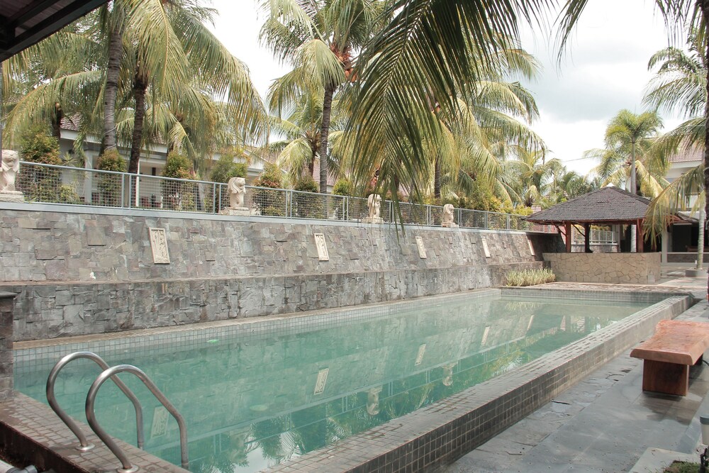 Alau Alau Boutique Resort Hotel, Bandar Lampung null Price