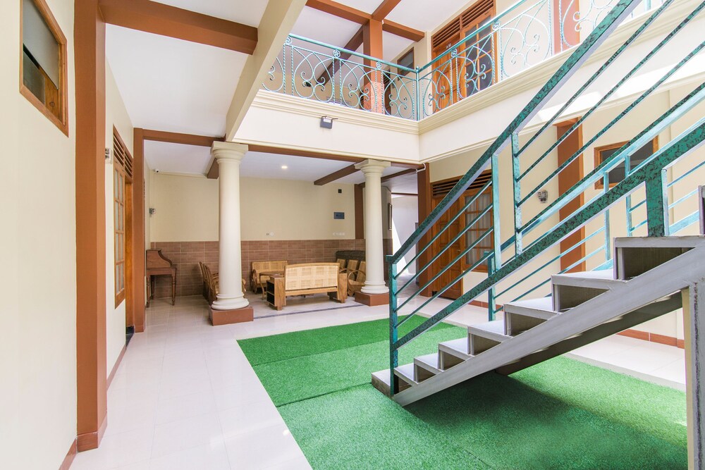 Oyo 890 Dewi Fortuna Guest House Yogyakarta Price Address Reviews