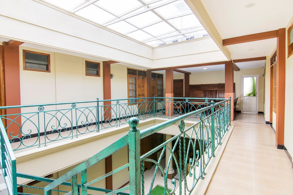 Oyo 890 Dewi Fortuna Guest House Yogyakarta Price Address Reviews