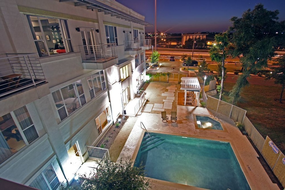 Casulo Hotel, Austin, Texas Hotel Price, Address & Reviews