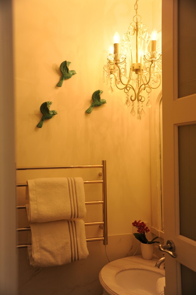 Andre S Mews Luxury Serviced Apartments Melbourne Apartment Hd Bathroom