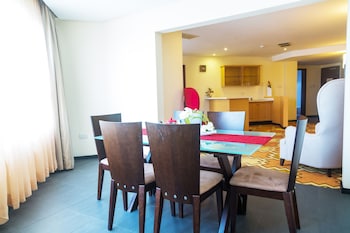 Suite, 1 King Bed, Non Smoking, Kitchenette