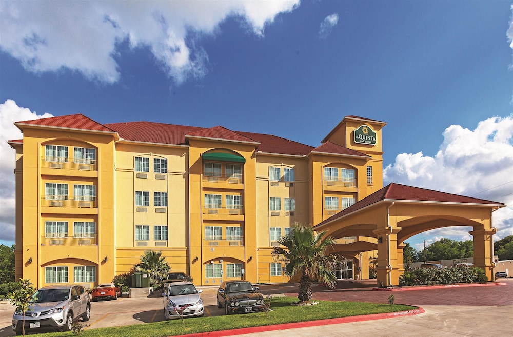 La Quinta Inns Suites Columbus Tx 2427 Highway 71 South 78934 Hotel 1 Of 43