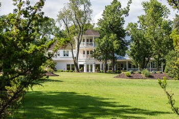 Pratt Place Inn and Barn in Fayetteville, Arkansas