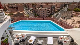 La Renaissance Hotel