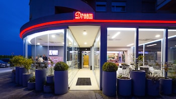 Dream Hotel Dream Hotel