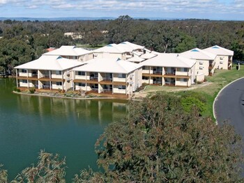 Lakeside Holiday Apartments Lakeside Holiday Apartments