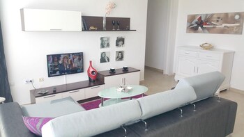 Apartment With 2 Bedrooms in Riveira