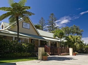 Governor's Lodge Resort Hotel