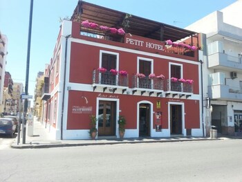 Petit Hotel Petit Hotel