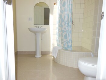 Homesuite, 1 Bedroom with One Queen Bed, kitchenette