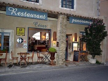 tarifs reservation hotels Hôtel Restaurant Le César